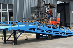 黃島登車橋:提升物流裝卸效率的關(guān)鍵設(shè)備解析